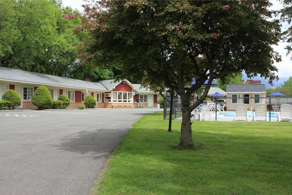 Berkshire Inn - photo 33