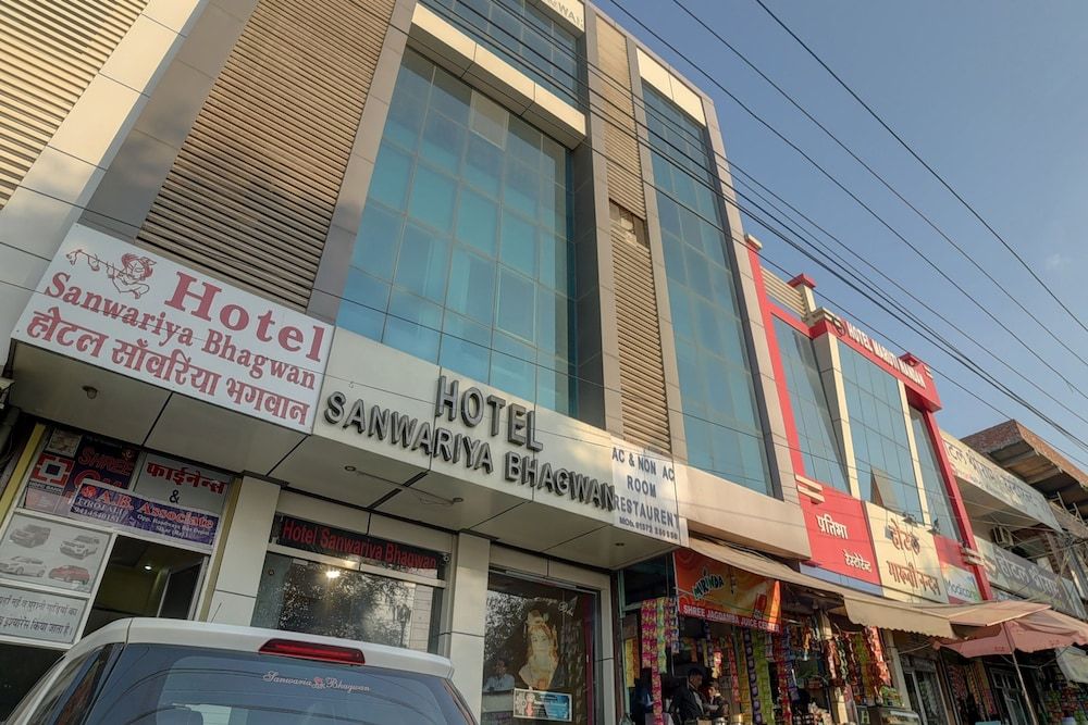 Oyo 30243 Hotel Sanwariya Bhagwan in Sikar, India