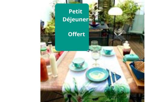 Patio 3 Pezenas Centre Il Y a Plus Cher Mais C Est Moins Bien in Pezenas, France