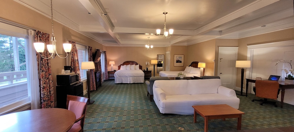 Butterfly Grove Inn - photo 17