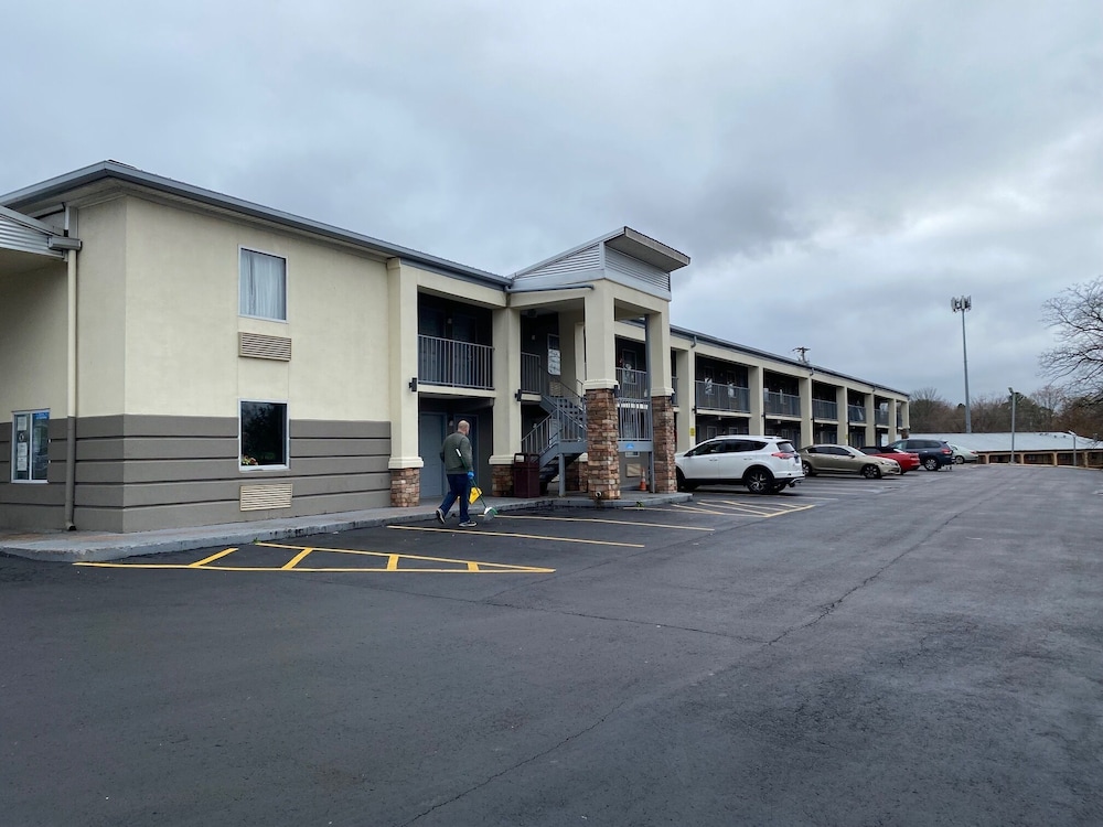 Lotus Inn and Suites - photo 18