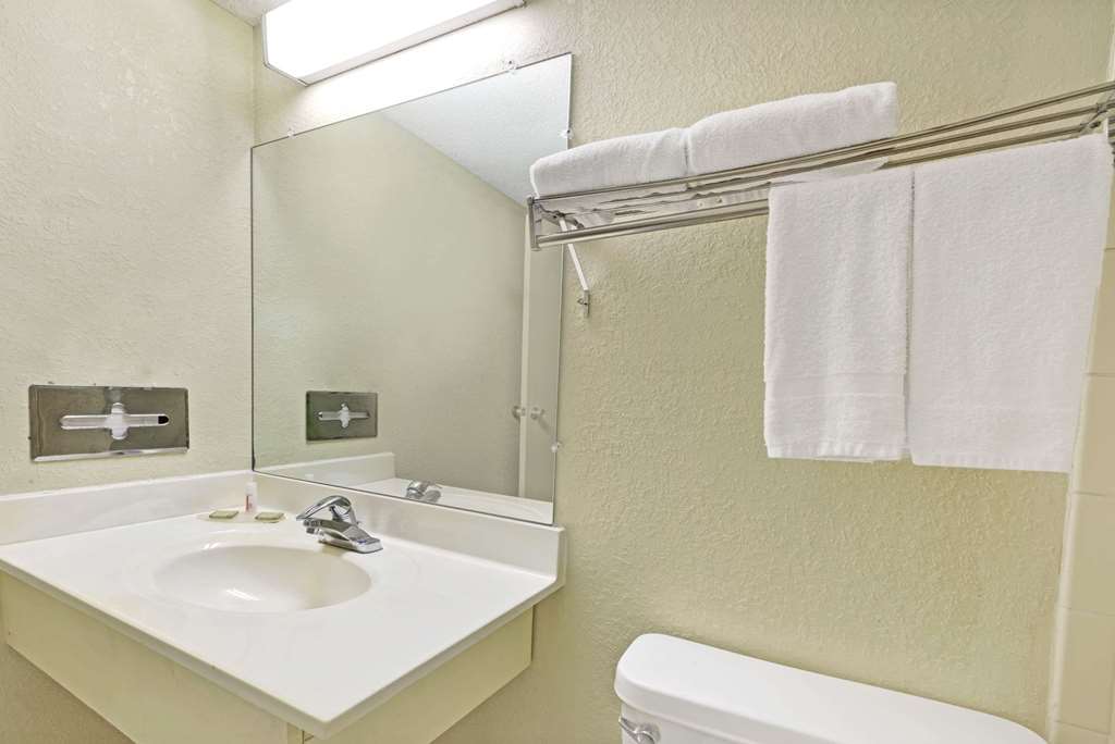 Super 8 by Wyndham Indianapolis South - photo 11