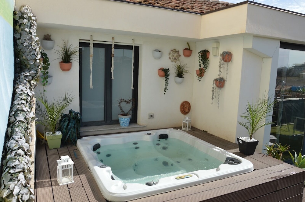 Le 4 Leggende - carbon neutral hotel in Catania