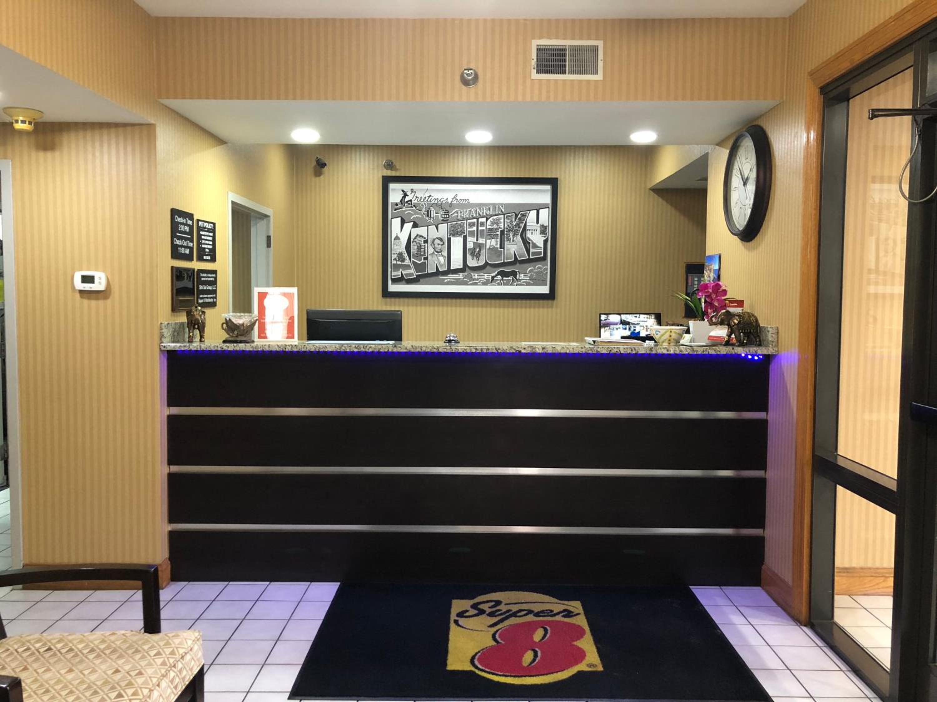 Super 8 by Wyndham Franklin Hwy 31 - photo 21