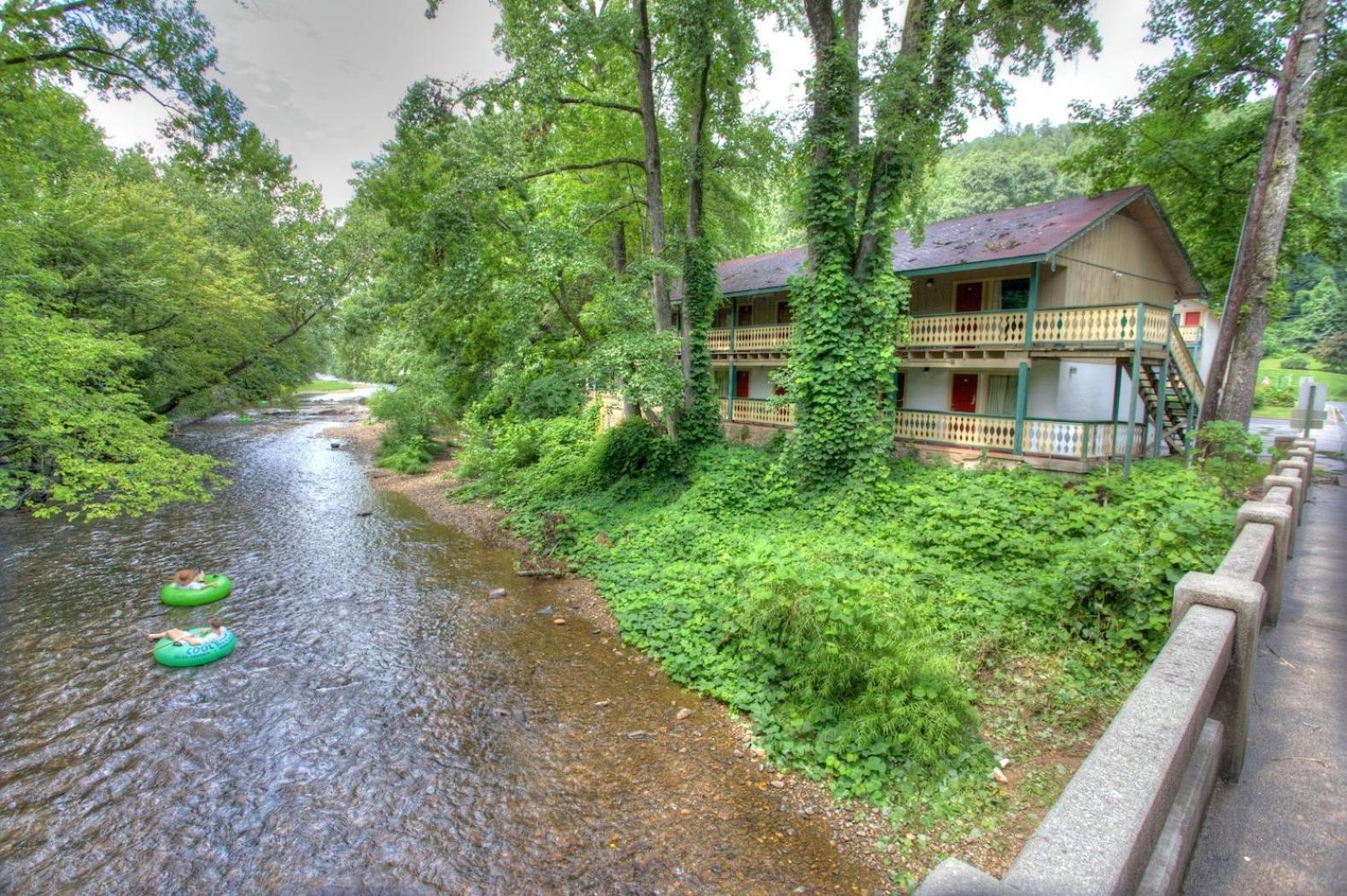 Hofbrau Riverfront Hotel - photo 21