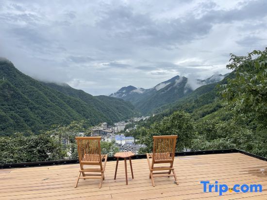 Yunfu Mid Hill Resort Hotel in Songbai, People's Republic of China