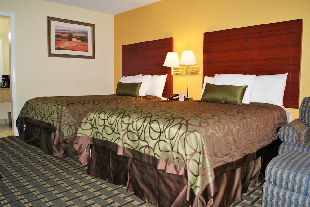Red Carpet Inn - photo 16