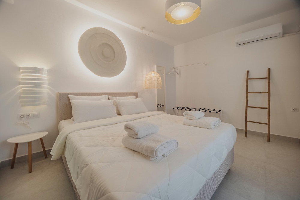 Golden Bird’s in Naxos, Greece