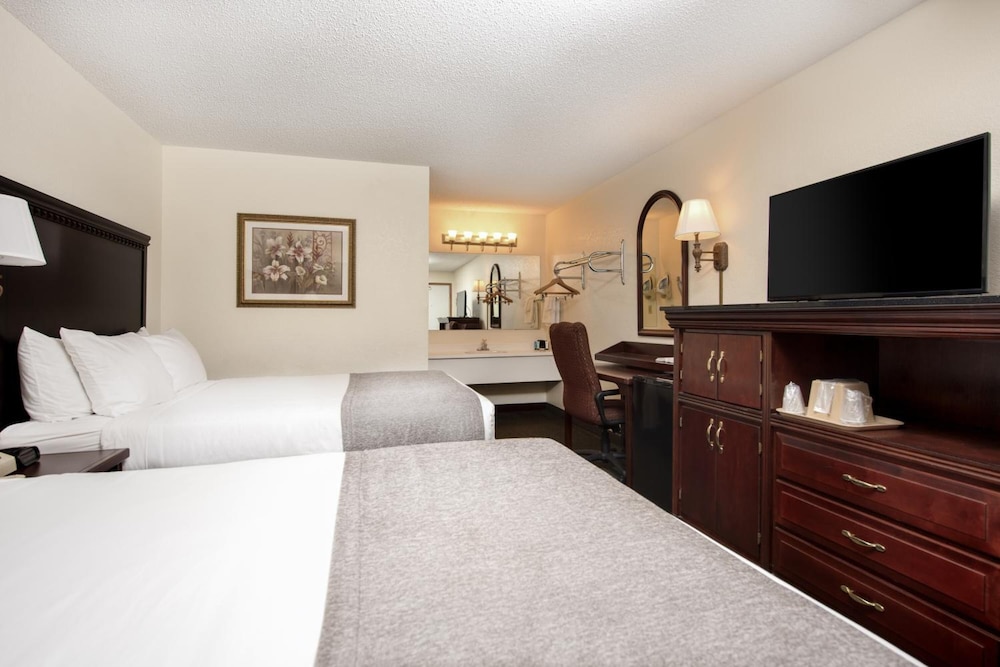 Brookwood Inn - photo 17
