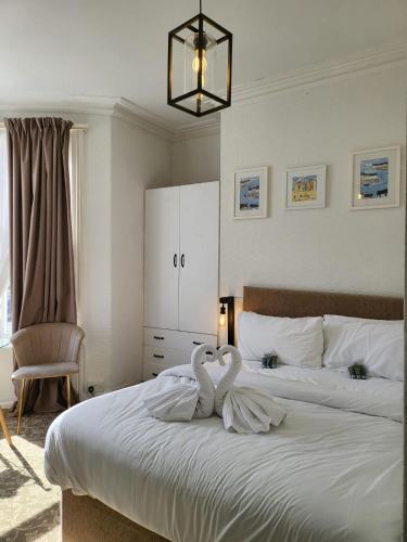 Seaside ground floor flat WIFI & FREE parking
