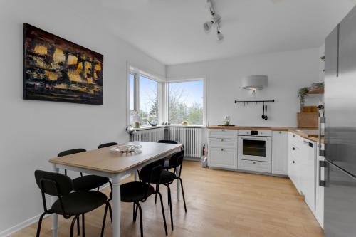 Cozy 2BR Apartment
