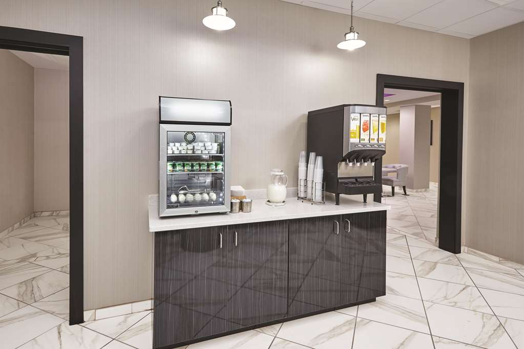 La Quinta Inn & Suites by Wyndham Springfield IL - photo 51