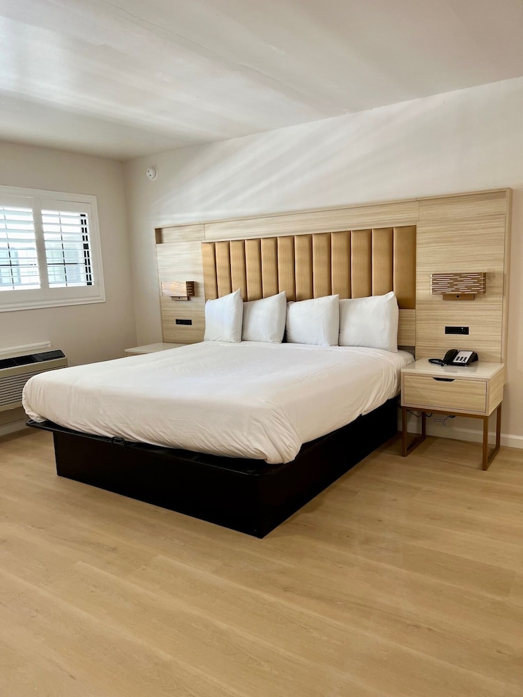 Nob Hill Motor Inn - photo 5