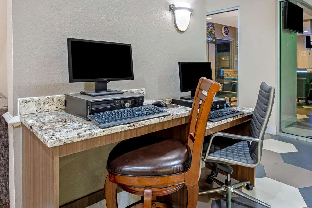 La Quinta Inn & Suites by Wyndham Kingwood Houston IAH Airpt - photo 45