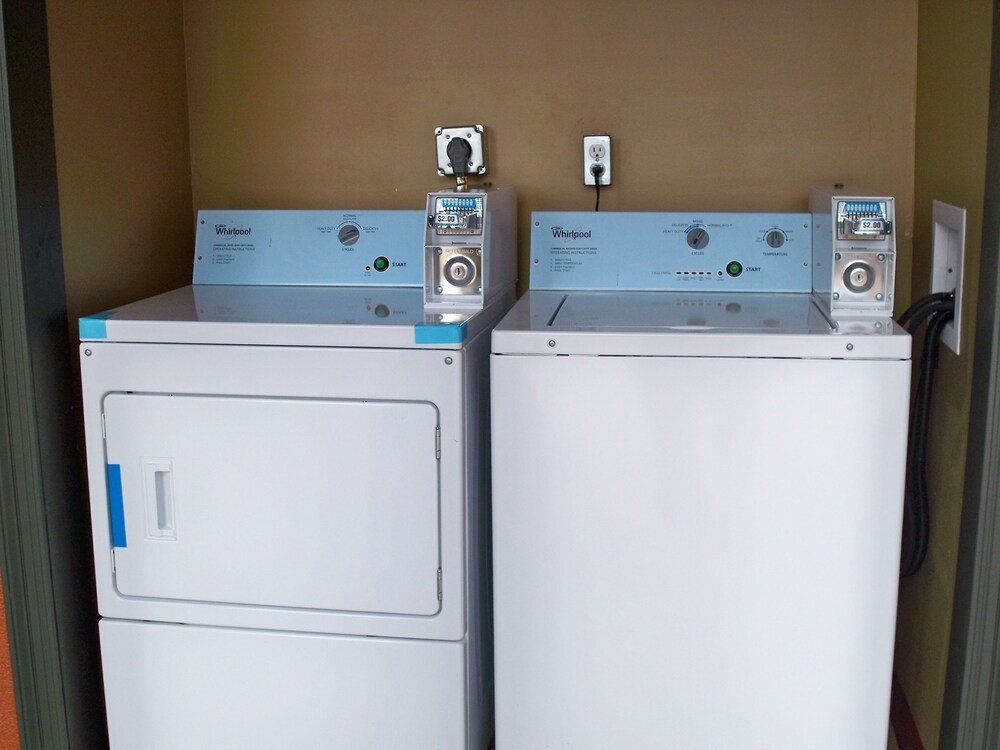 Scottish Inn & Suites - photo 52
