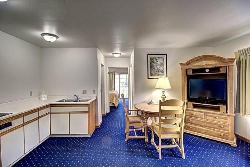 Days Inn by Wyndham Lolo Missoula Area - photo 25