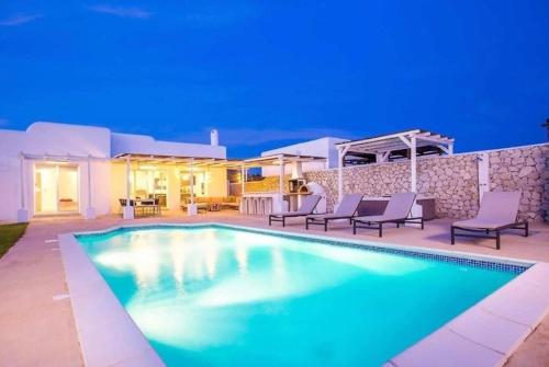 Villa Franky Ladikoheizbarer Pool — 4-Star Luxury Hotel in Faliraki, Greece