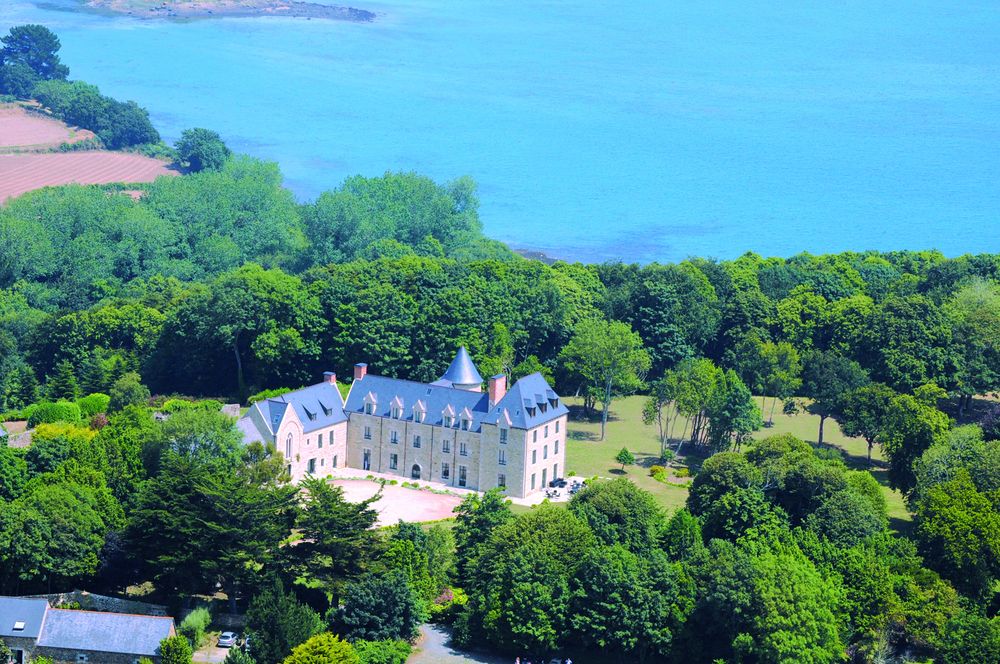 Manoir de Kergrec'h — hotel in Plougrescant