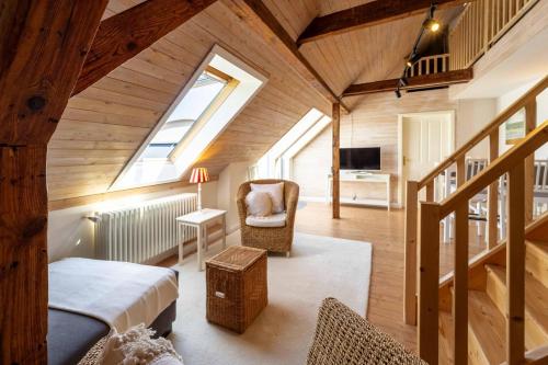 Seeblick Dachgeschoss in historischer Villa zentral 4 PAX — 4-Star Luxury Hotel in Schwerin, Germany
