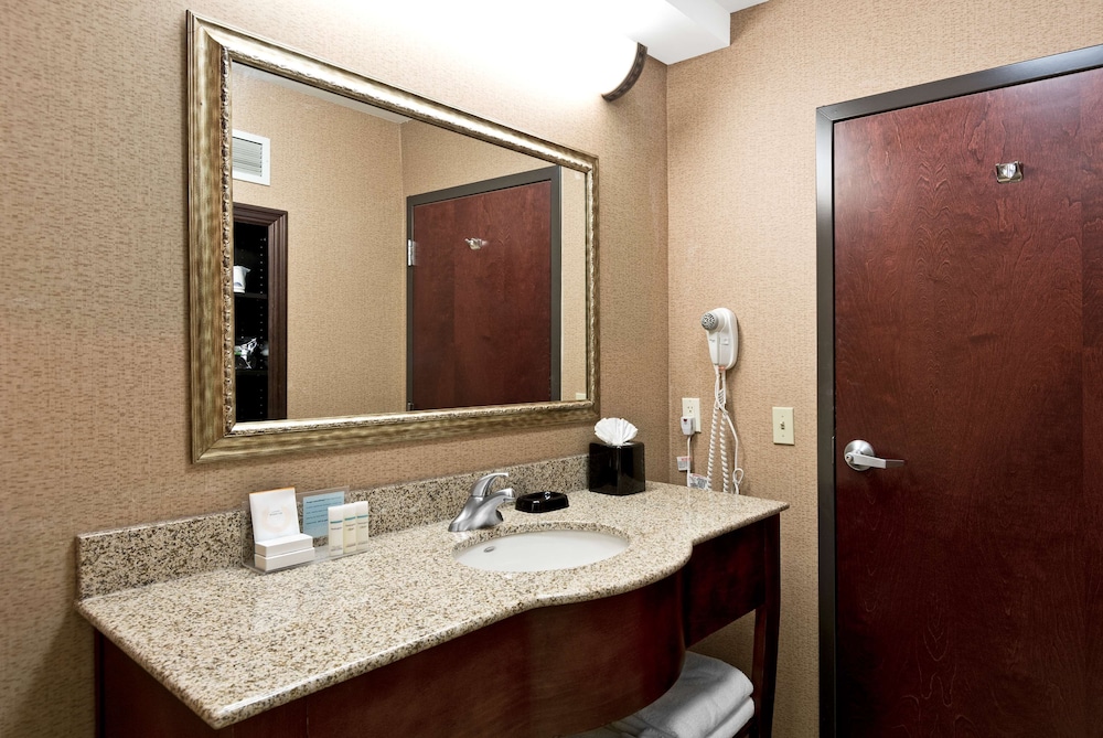 Hampton Inn Statesville - photo 36