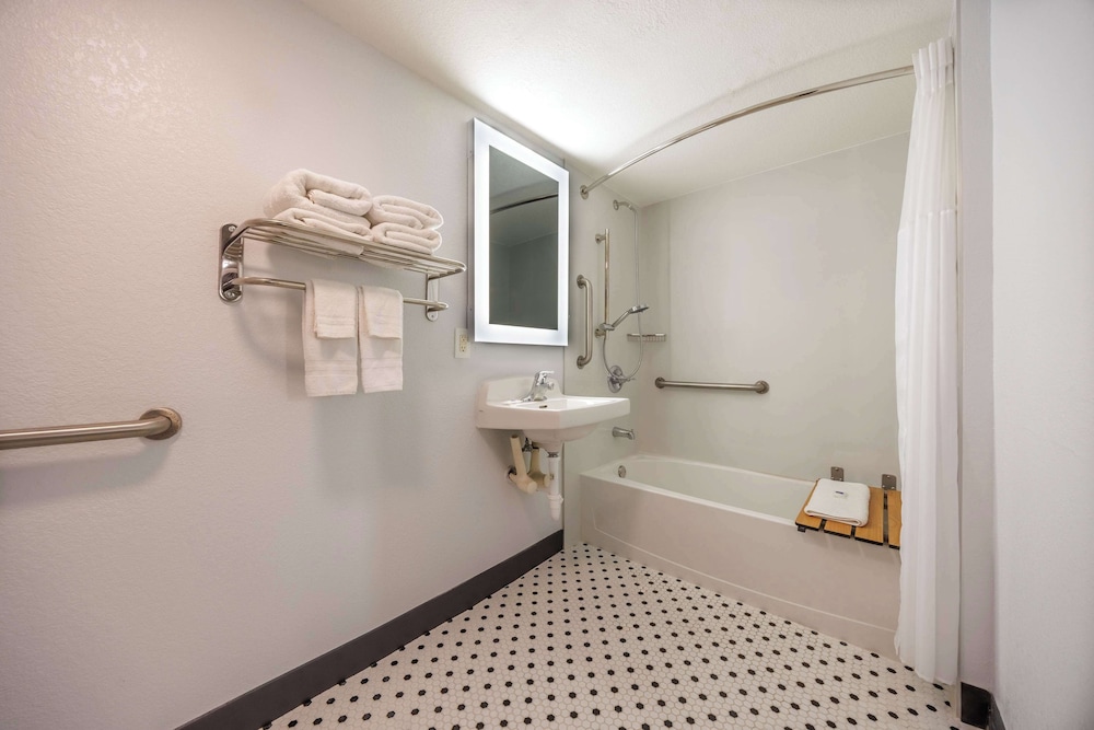 Motel6 Fort Worth TX East - photo 16