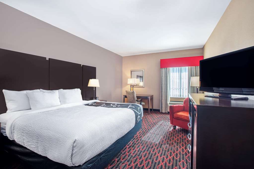 La Quinta Inn & Suites by Wyndham Conway - photo 20