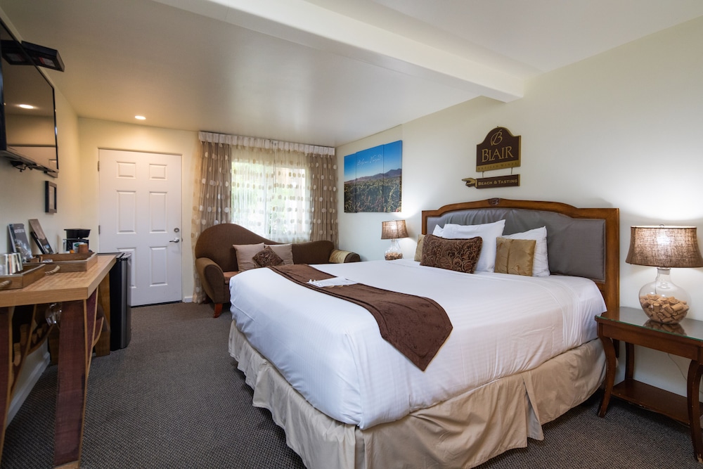 Vendange Carmel Inn & Suites - photo 10