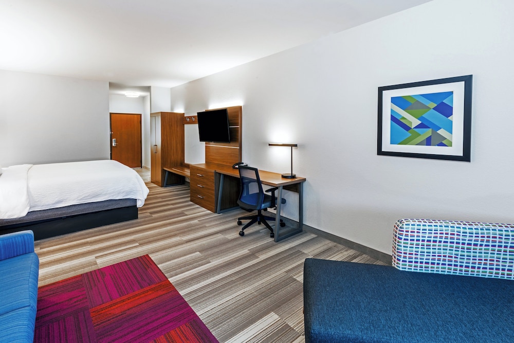 Holiday Inn Express & Suites Del Rio by IHG - photo 20