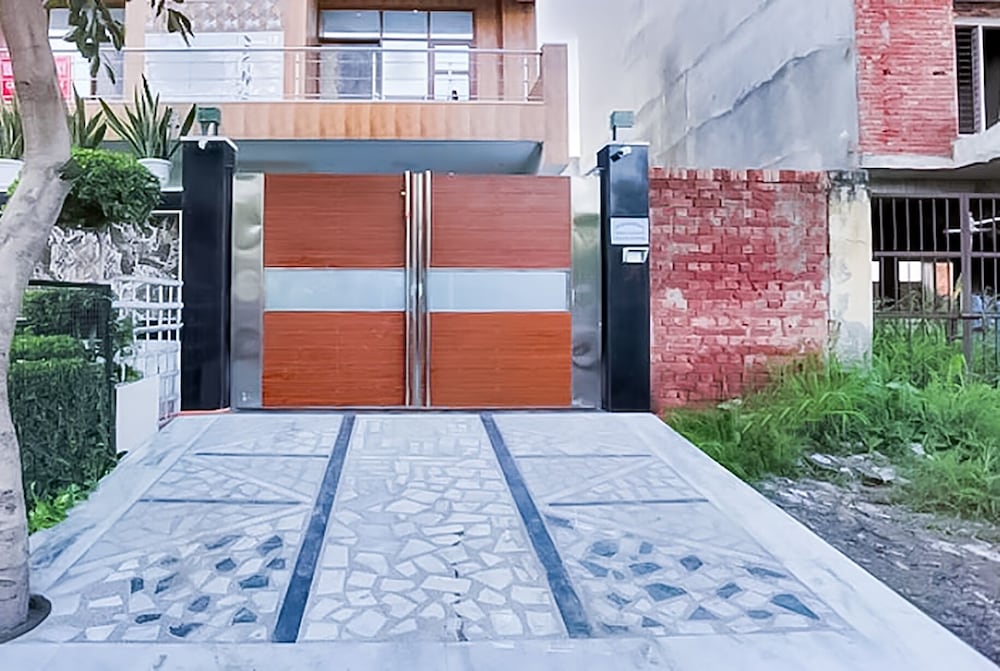 Collection O O 82851 Shubham Residency Moca in Noida, India