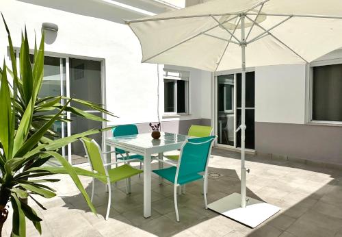 Bonita Planta Baja Con Patio En 1ª Linea de Playa in Sagunto, Spain