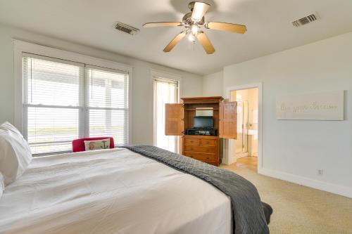Walk to Beach Galveston Home with Resort Perks - photo 13
