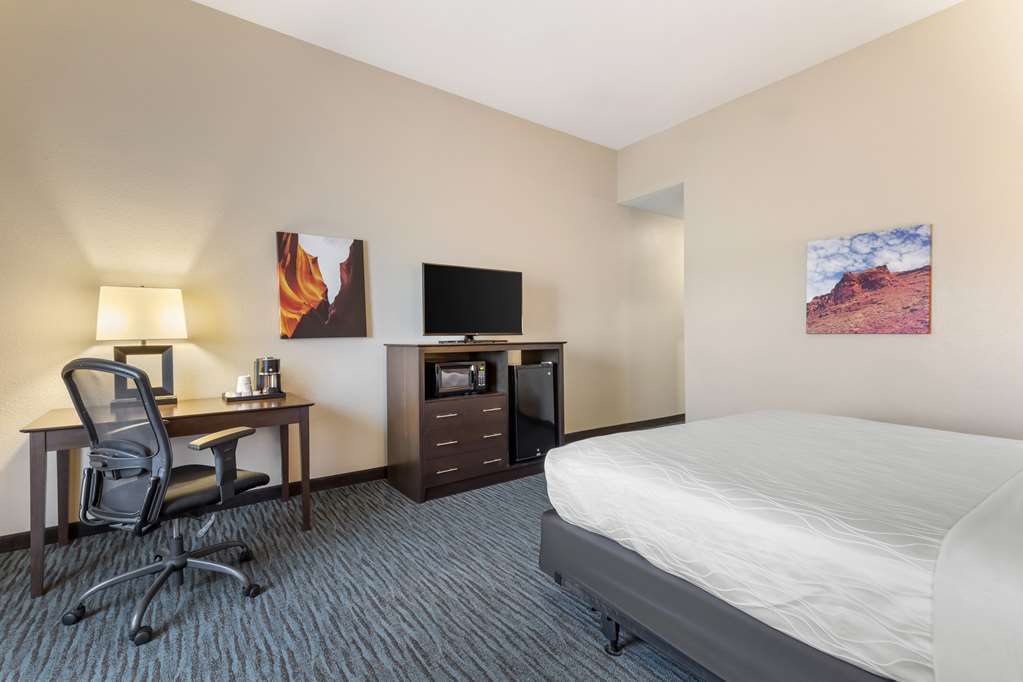 Best Western Plus Longhorn Inn & Suites - photo 22