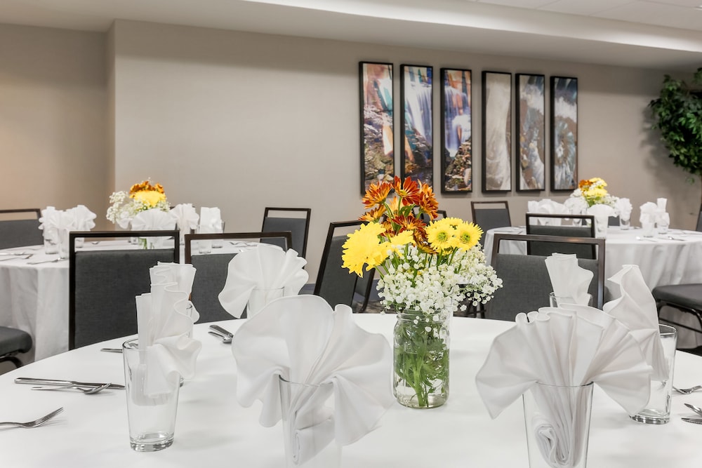 Hilton Garden Inn Melville - photo 34