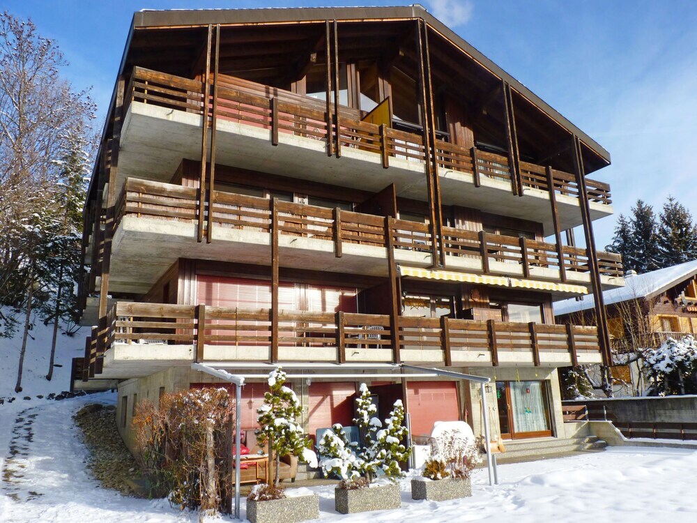 Mitrovica View - carbon neutral hotel in Mitrovice