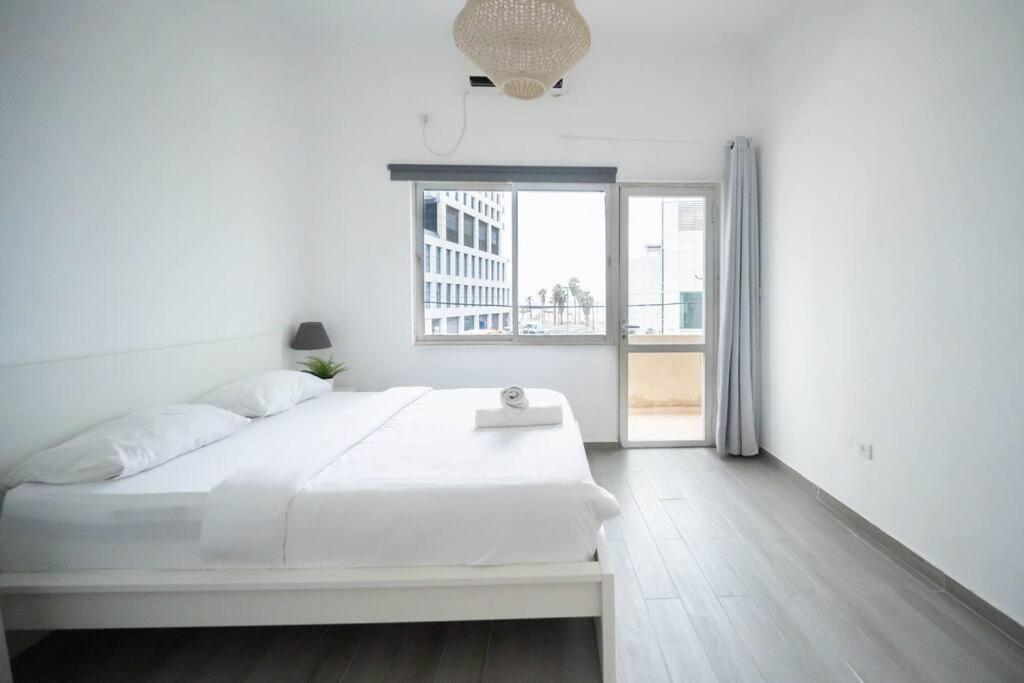 HaYarkon Seaside 3 Bedroom By Vacay — 4-Star Luxury Hotel in Tel Aviv, Israel