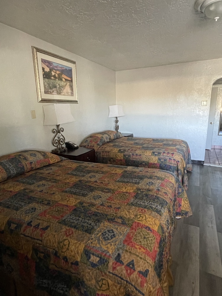 Travelodge by Wyndham Farmington Hwy 64 - photo 20
