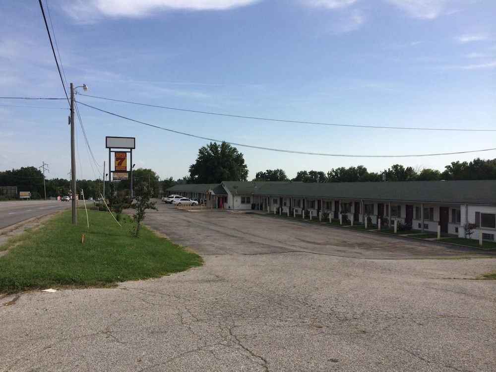 Super 7 Motel Sedalia - photo 40