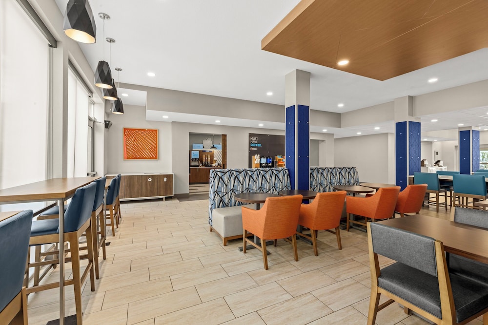 Holiday Inn Express & Suites Phoenix West Tolleson by IHG - photo 60