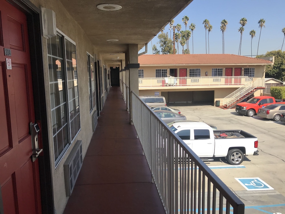 Economy Inn Lax - photo 26