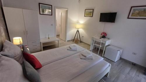 Neferprod Apartments IS CAM 01 — 4-Star Luxury Hotel in Timisoara, Romania