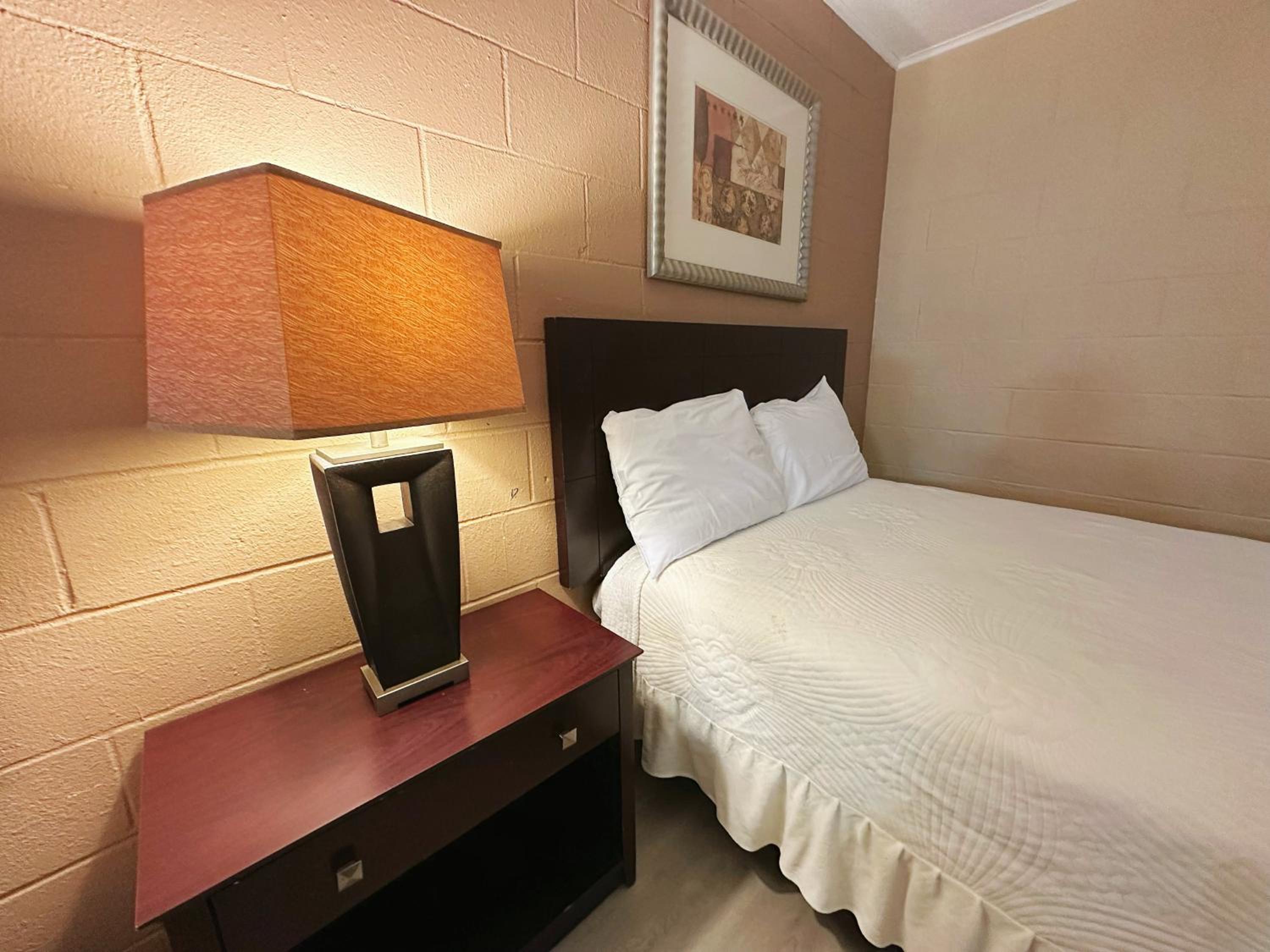 Royal Inn and Suites - photo 21