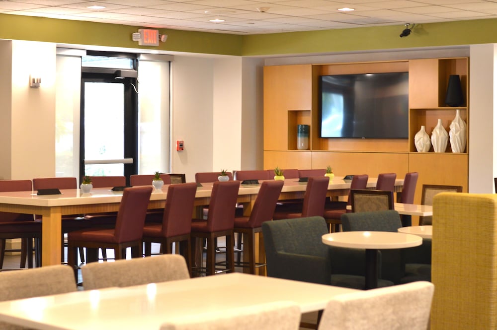 Holiday Inn Express & Suites Miami Hialeah by IHG - photo 41