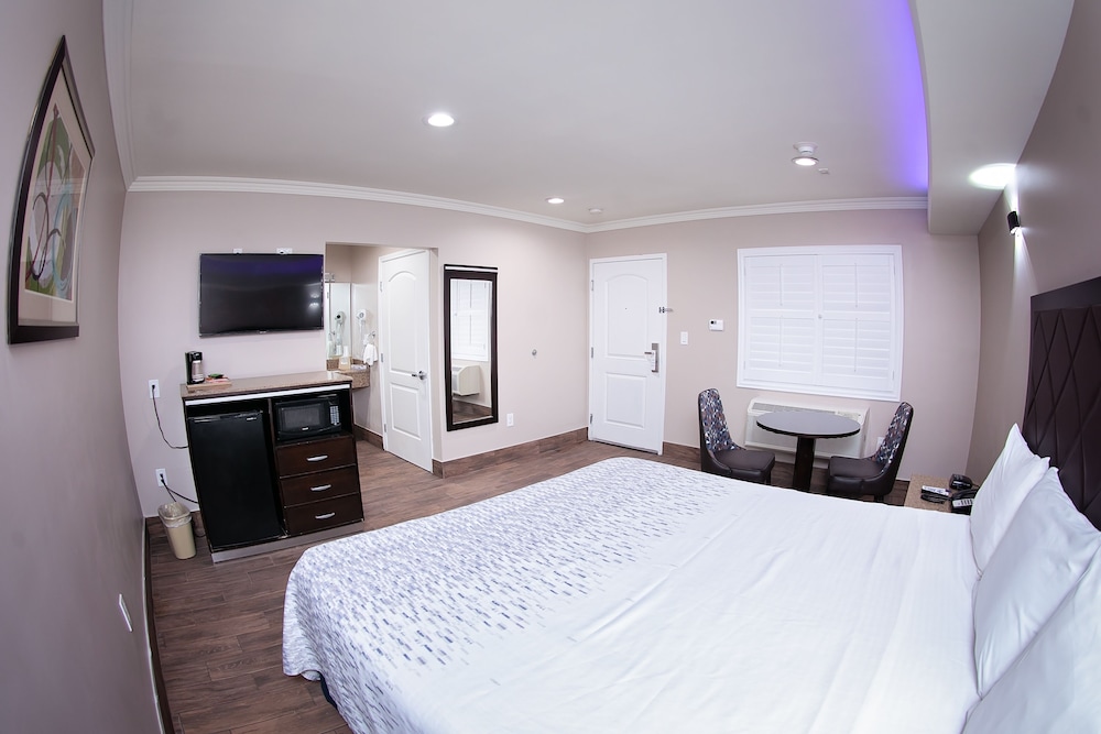 Diamond Bell Inn & Suites - photo 6