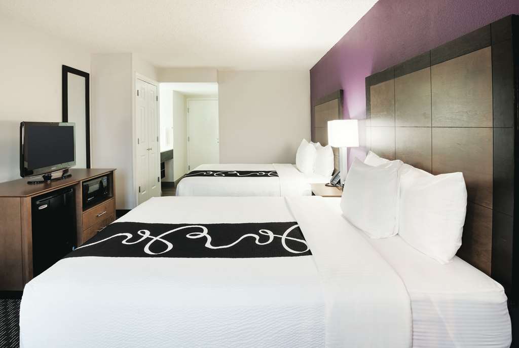 La Quinta Inn & Suites by Wyndham Rancho Cordova Sacramento - photo 18