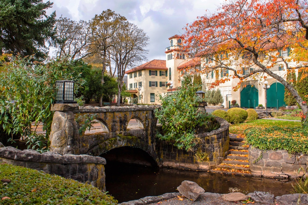 Columbia Gorge Hotel and Spa - photo 46