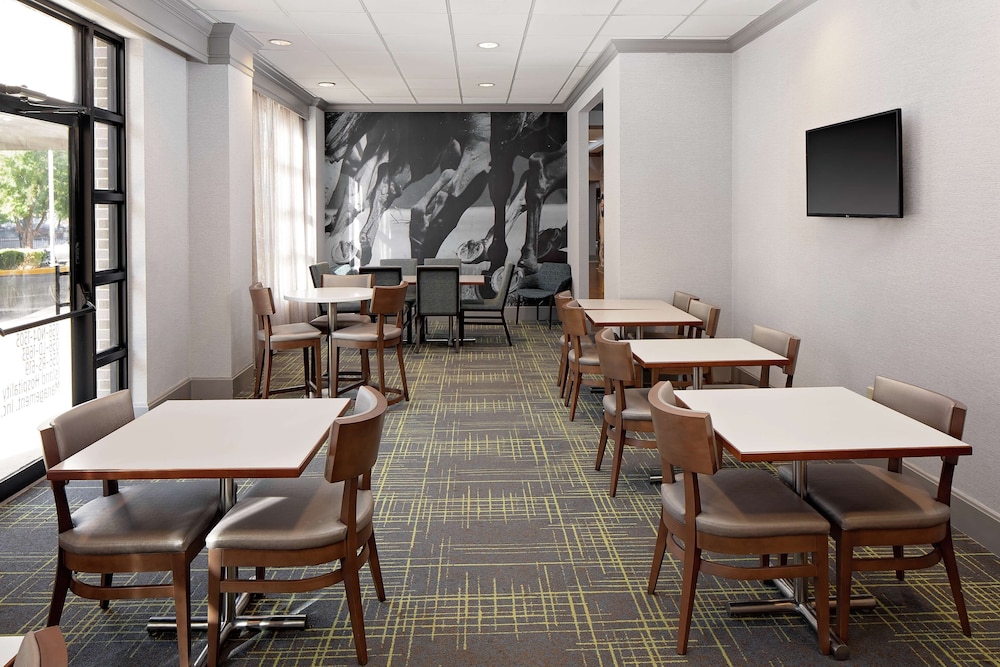 Hampton Inn Louisville Downtown - photo 28