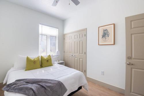 3BR Premium Downtown Apartment with Office & Gym — 4-Star Luxury Hotel in Charlotte, United States