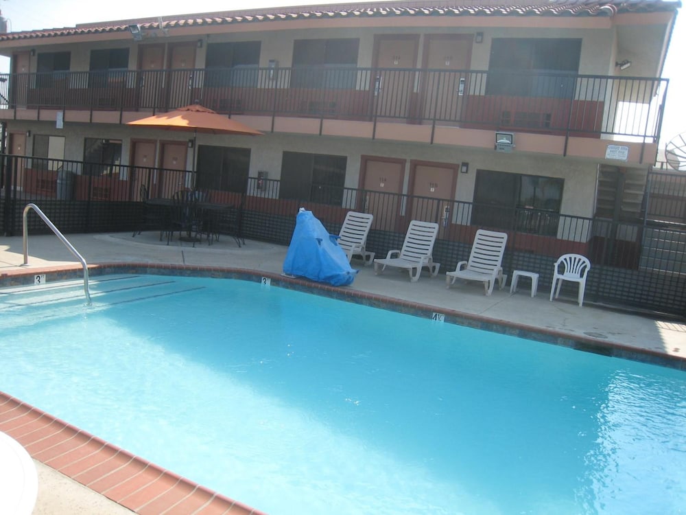 Motel 8 - photo 18