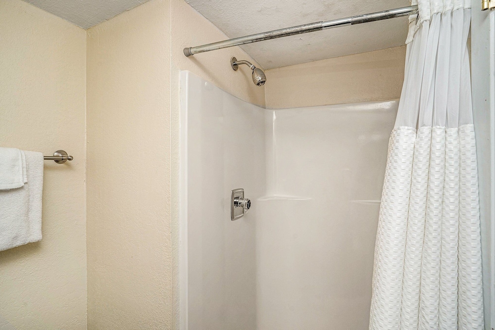 0610 Waters Edge Resort 1 Bedroom Condo by RedAwning - photo 12