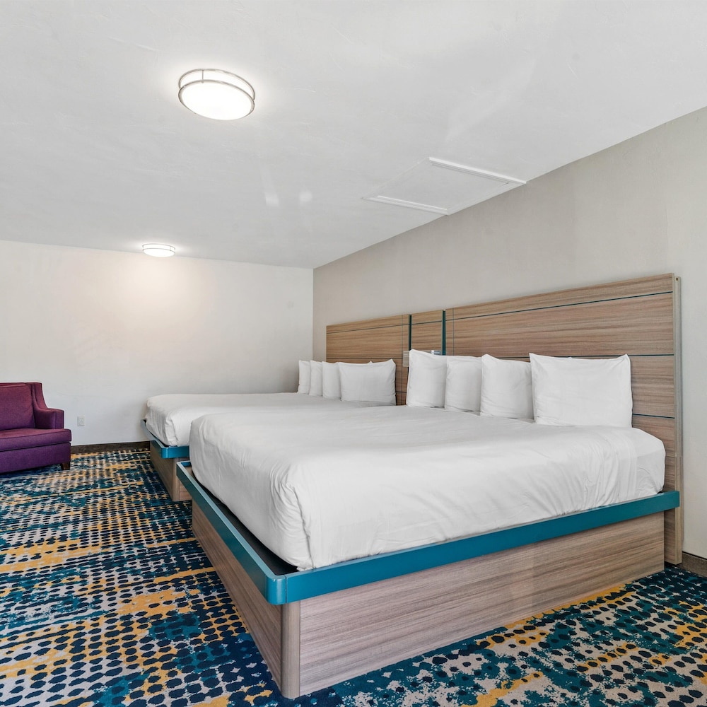 Pacific Shores Inn - photo 22